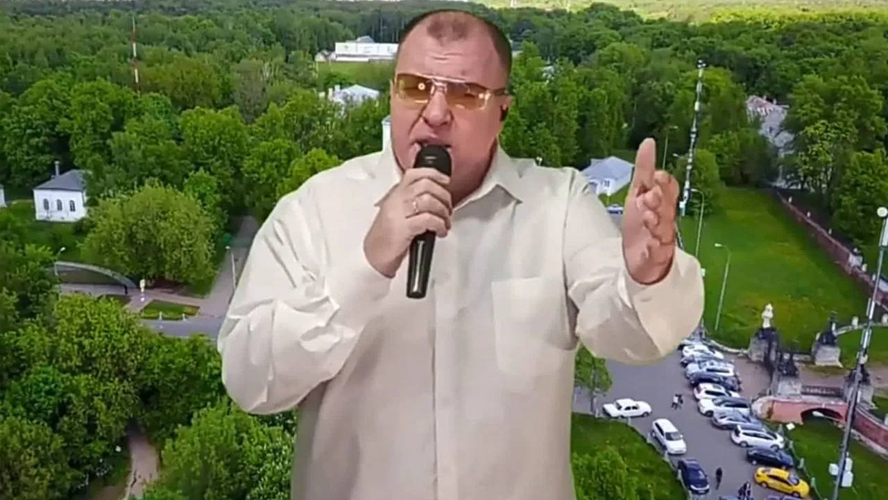 «Я бросил писать о любви»: московский музыкант-любитель сочиняет песни в память о бойцах СВО