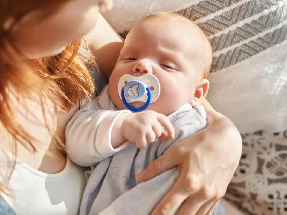 «Влекут за собой нарушения»: педиатр объяснила, почему опасно давать младенцу пустышку