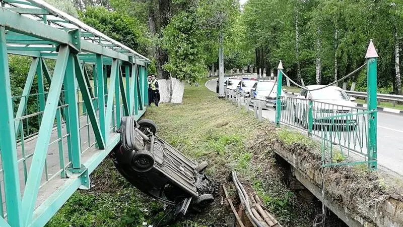 Водитель, уходя от погони ДПС, влетел в мост во Власихе