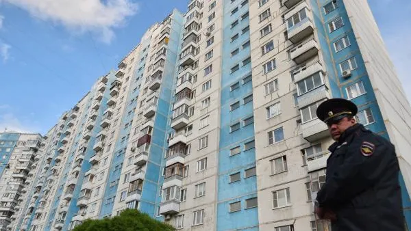 Жители многоквартирного дома в Иркутске обнаружили повешенную собаку