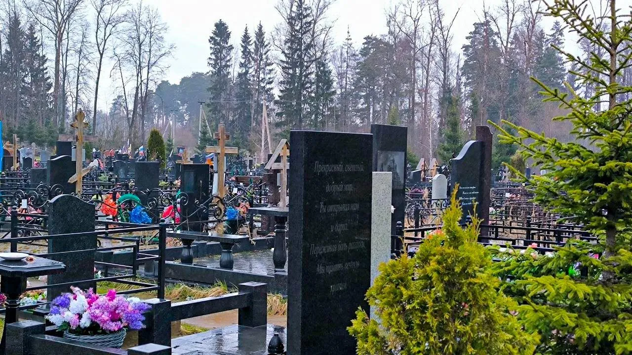 Кладбище как прикрытие: россиянка с помощью красивых обещаний о благоустройстве могил выманивала деньги у родных
