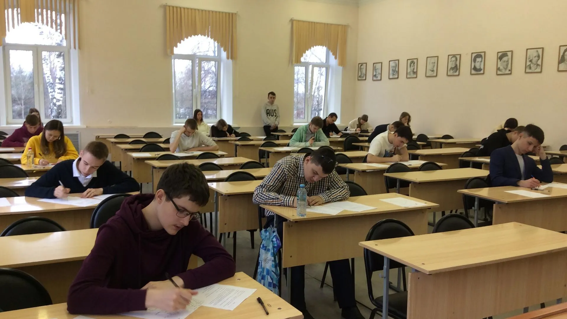 Подмосковные школьники стали победителями и призерами на олимпиаде по математике
