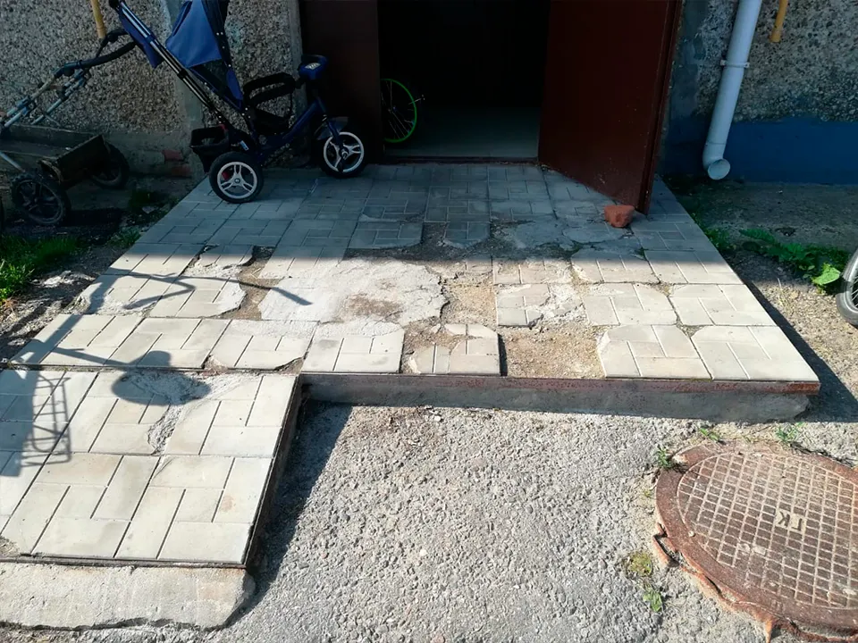 Крыльцо до ремонта. Фото: vk.com/МБУ «Благоустройство, ЖКХ и ДХ м.о. Зарайск».&nbsp;