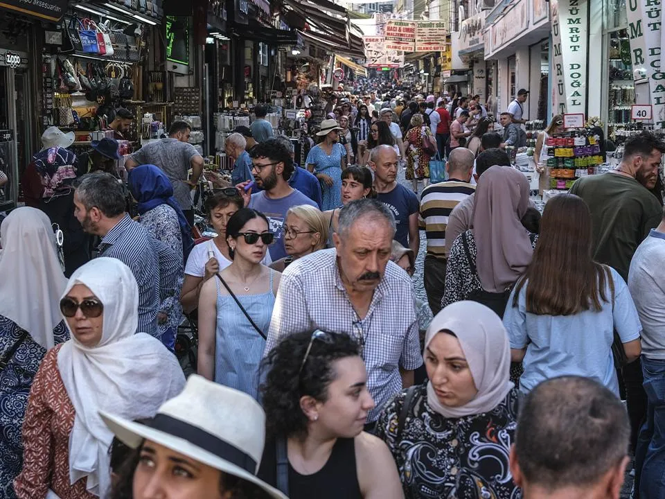 «Не могла спать всю ночь»: русские рассказали, как справляются с жарой в Турции