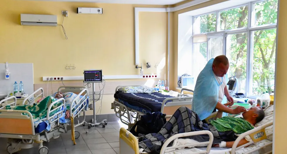 Пациенты, перенесшие инсульт, в палате неврологического отделения городской больницы № 2 в Мелитополе