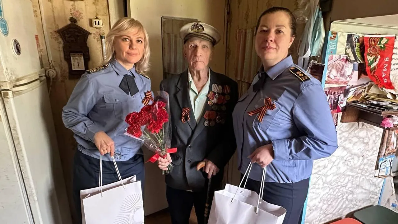 В Красногорске поздравили с Днем Победы ветерана Бориса Быкова