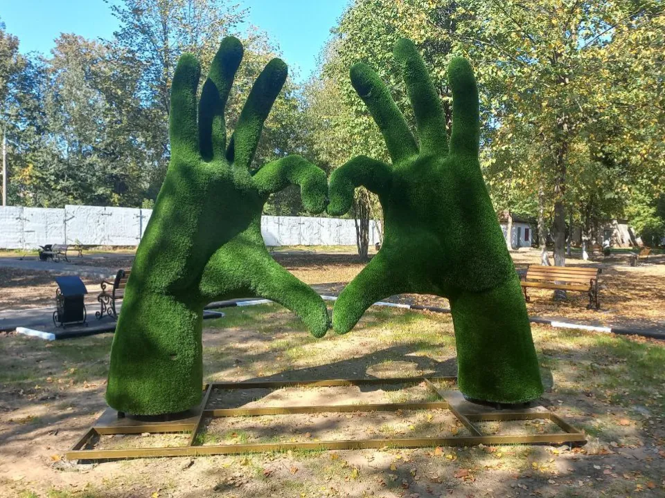 Сквер на территории ЦМСЧ №21. Фото: REGIONS/Олег Книжник