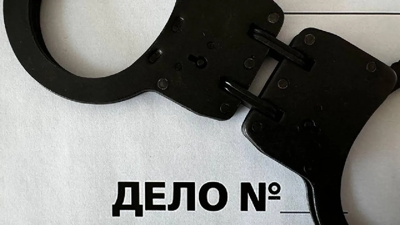 Стул против витрины и кассы: россиянин разнес кафе, но причин поступка объяснить не смог