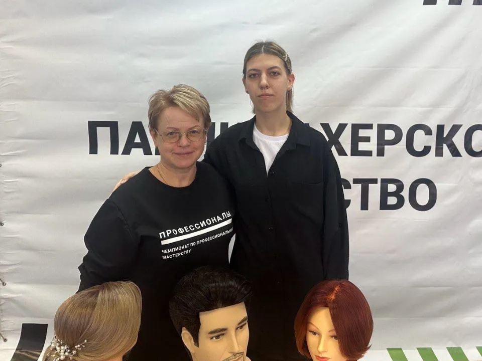 Студентка Раменского колледжа Мария Терехина и преподаватель Валентина Вологина. Фото: Раменский колледж