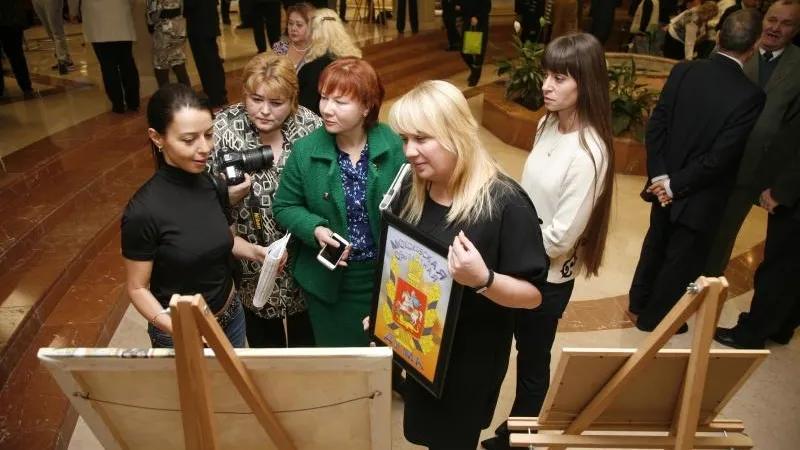 В Серпухове пенсионеры сели за одну парту со школьниками