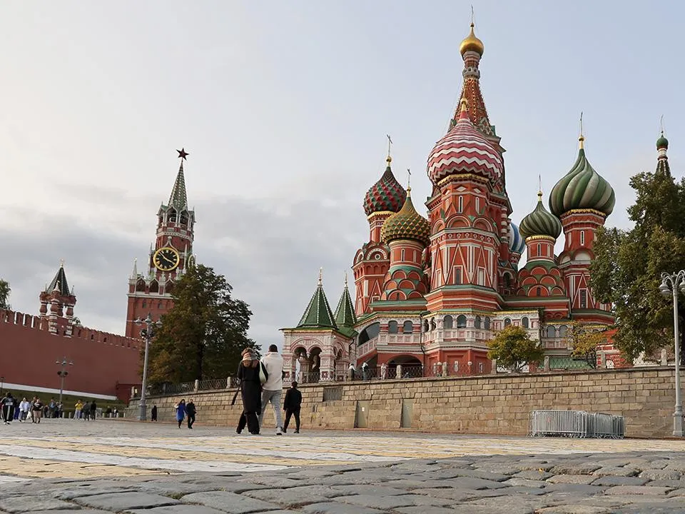 «На Красной площади на коленях»: в Госдуме предложили новый способ искупления для уехавших звезд