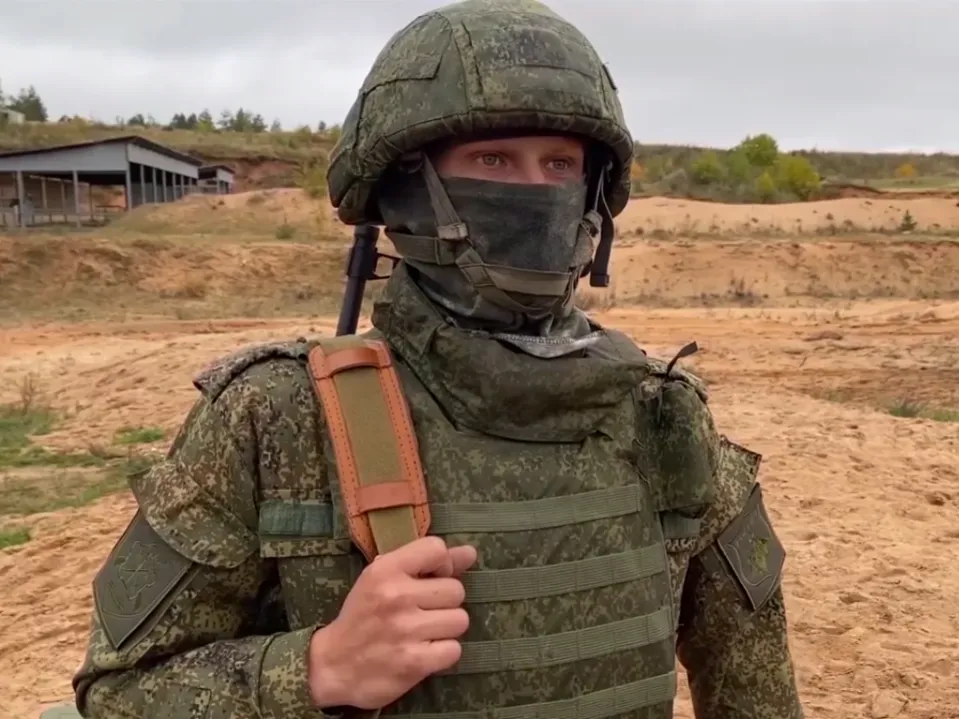 Боец СВО: «Лежа в окопе, вспоминаю грудь любимой девушки»