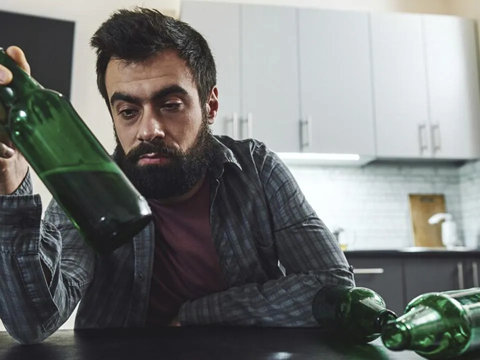 «Отстань, к старому бесу пристань»: экстрасенс поделилась древним заговором от пьянства