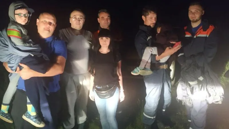 Многодетную семью вывели из леса спасатели в Чехове
