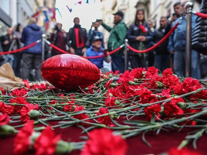 «На улицу теперь сложнее попасть»: жители Стамбула рассказывают, как переживают последствия теракта