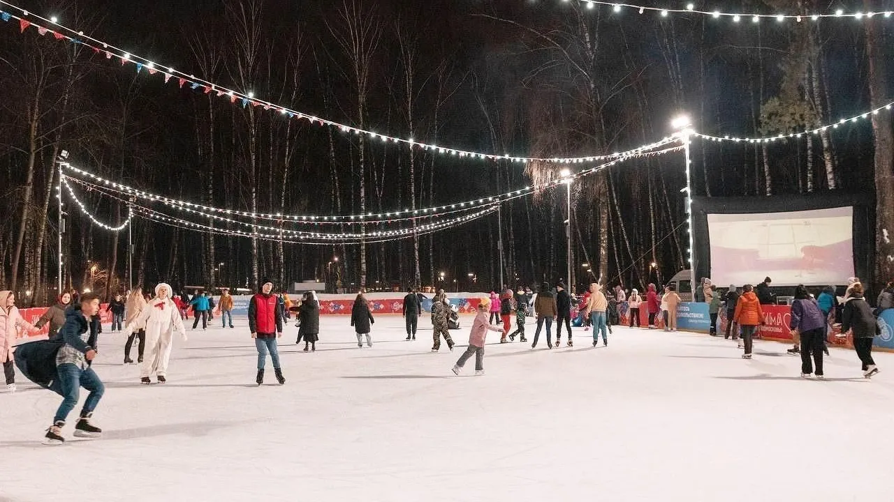 Зимний спорт для всех: где и когда покататься на коньках в Павловском Посаде этой зимой