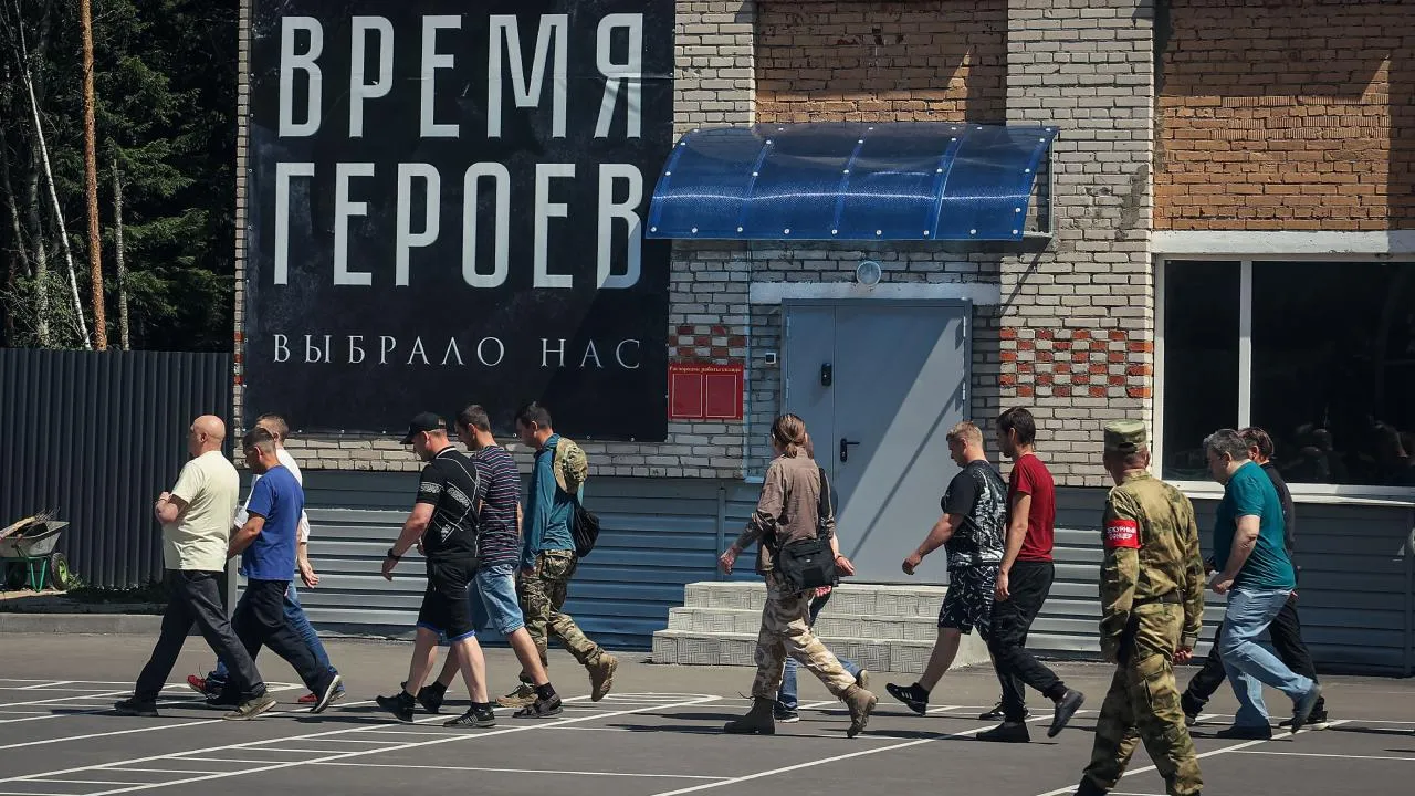 Будущие контрактники продолжают прибывать в Московский областной пункт отбора