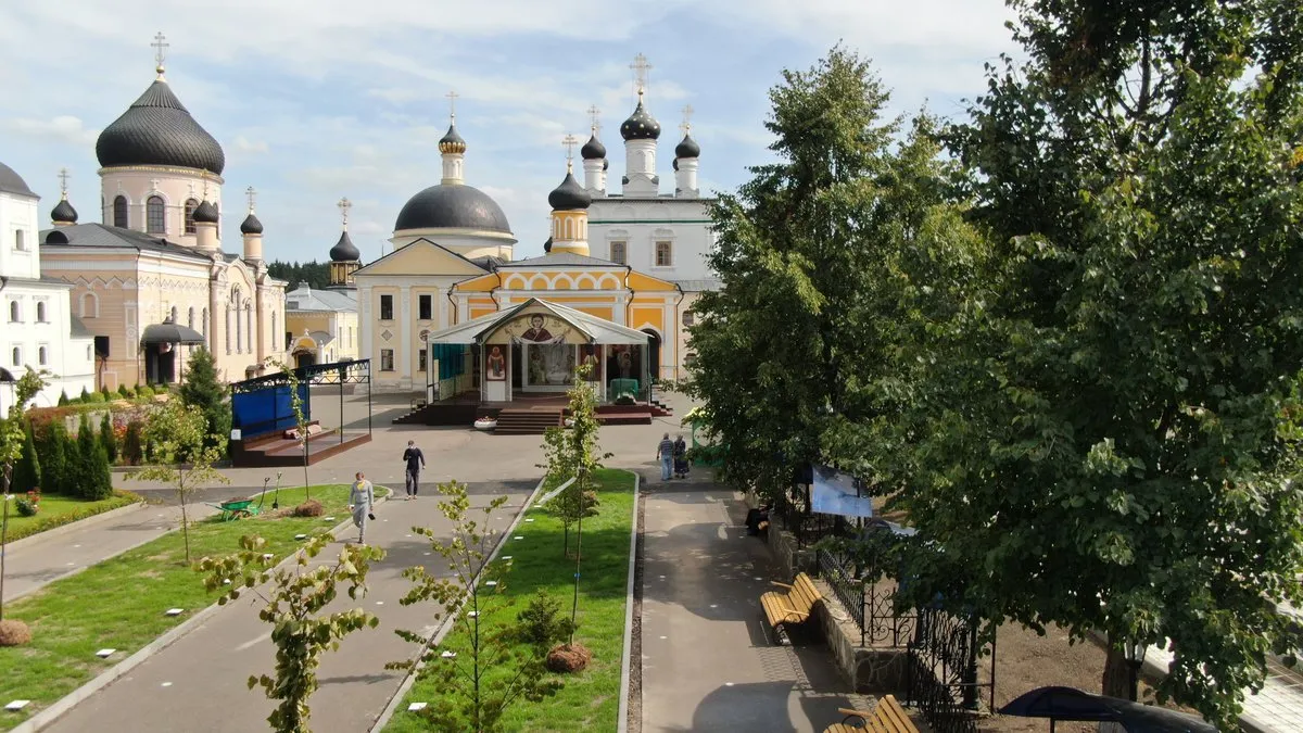 В подмосковном чехове. Достопримечательности чехова. В подмосковном чехове. Город чехов подмосковье. Чехов мелихово музей.