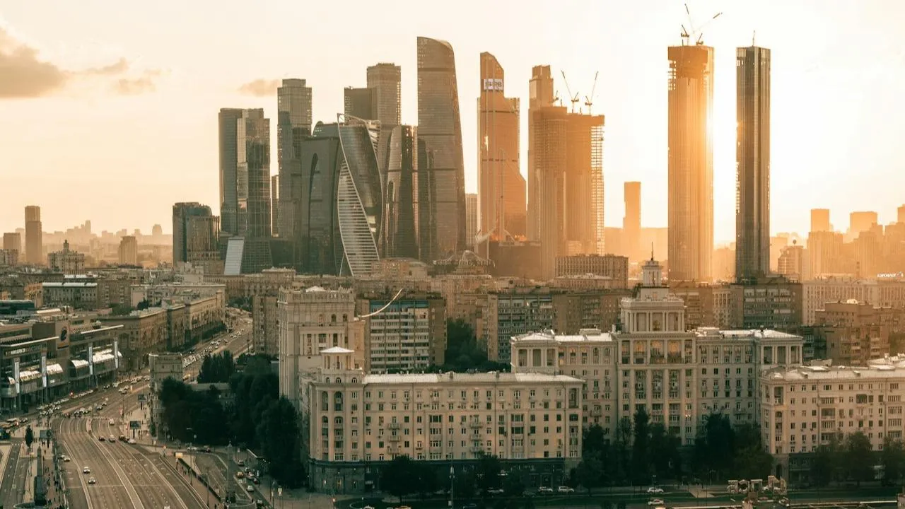 В столице нашли крошечный чердак с видом на «Москва-Сити» за 65 тыс. руб.