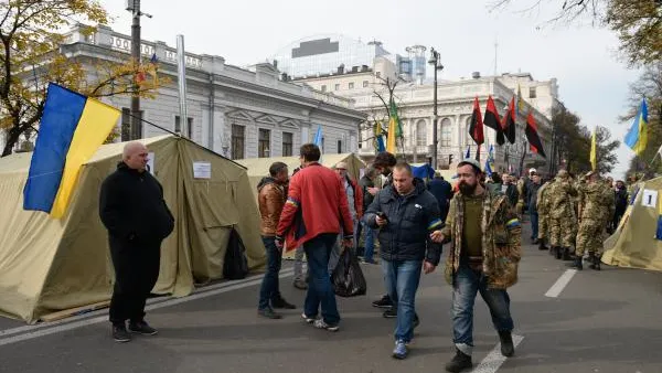 Киевские власти попросили митингующих убрать свои палатки