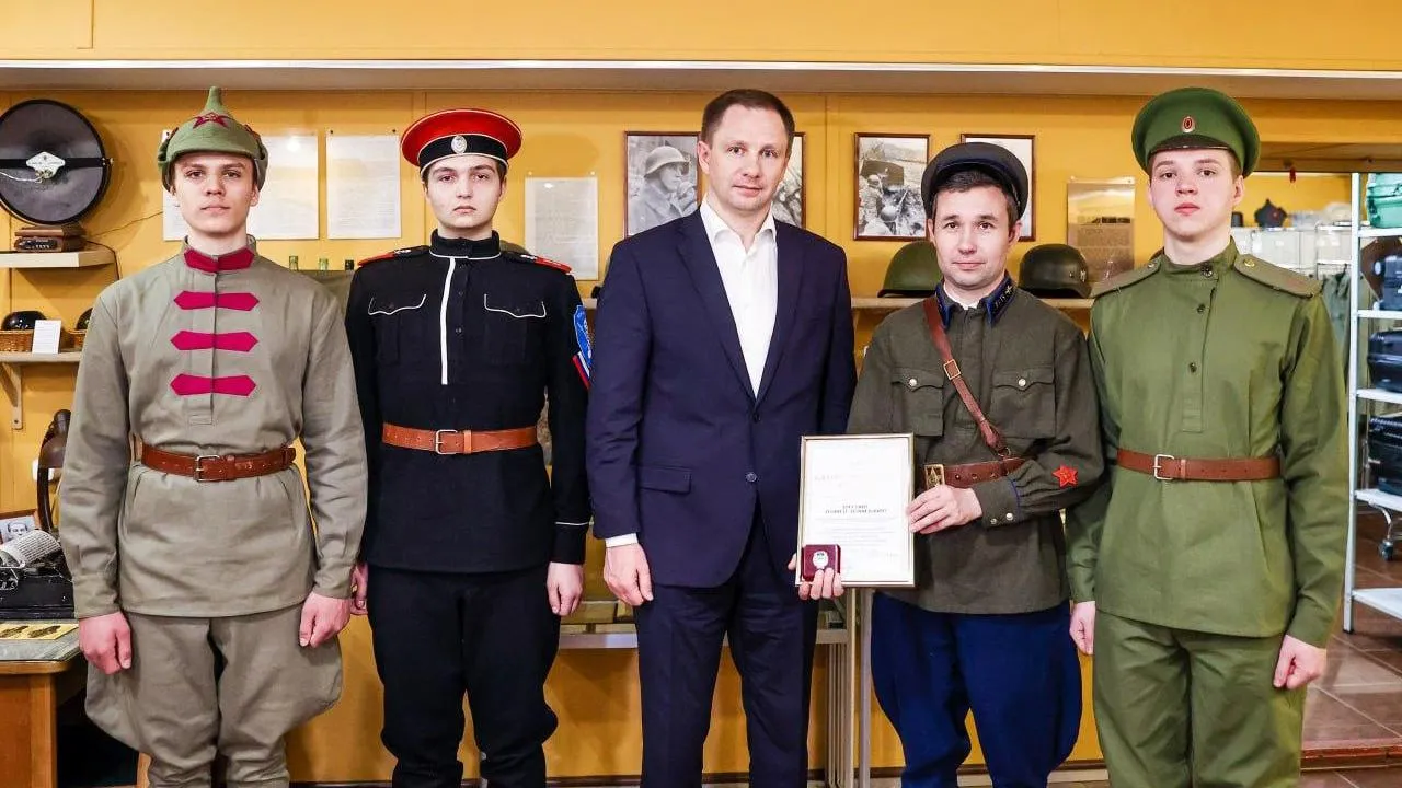 Глава Красногорска поздравил руководителей военно-исторического центра «Искатель»