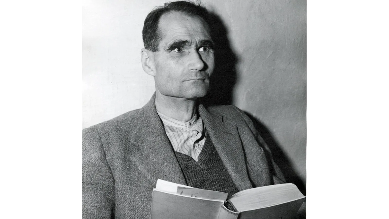 Рудольф Гесс в камере,  24 ноября 1945 года