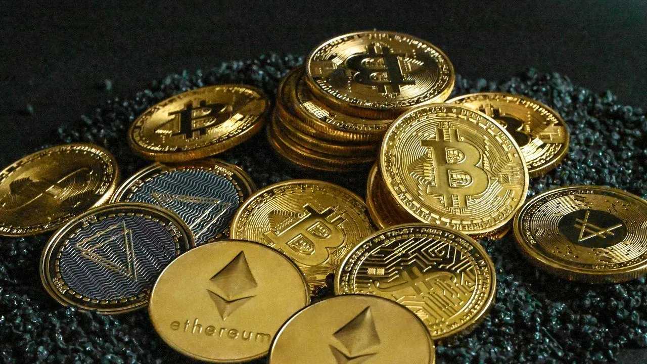 Битмама за решеткой: криптоблогершу осудили за обман клиентов на 2,2 млрд руб.