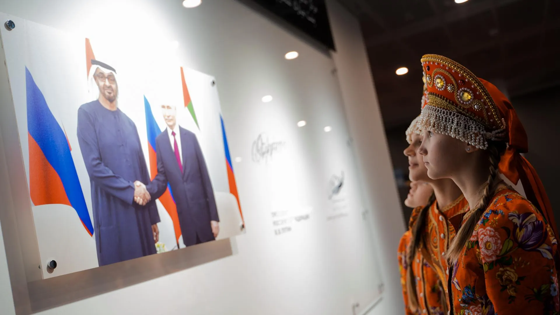 Кравцов и Воробьев познакомили делегацию из ОАЭ с работой подмосковного образовательного центра