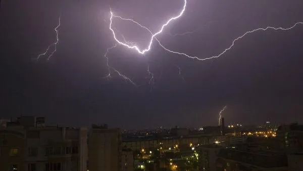 Гроза с градом надвигается на Подмосковье - МЧС