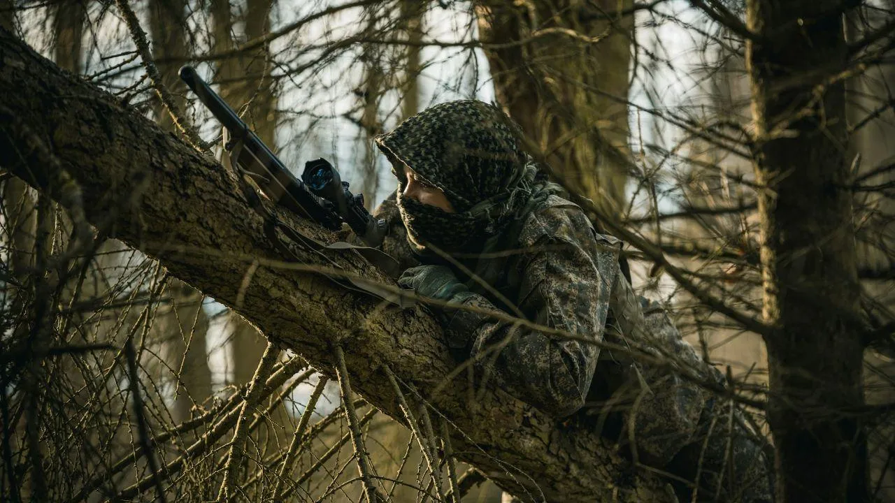 Боец Вихрь рассказал, как ВСУ убивают мирных жителей в Курской области
