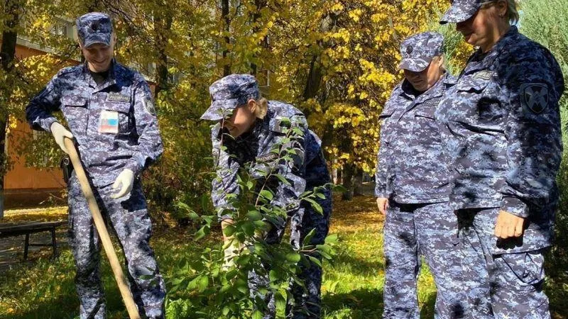 Сотрудники Росгвардии присоединились к патриотической акции «Древо Сталинграда» в Подмосковье