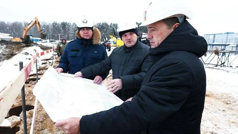 Губернатор проверил ход строительства детской больницы в Красногорске