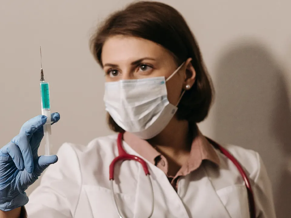 Эпидемиолог Жовтяк предложила соединить вакцины от гриппа и от коронавируса