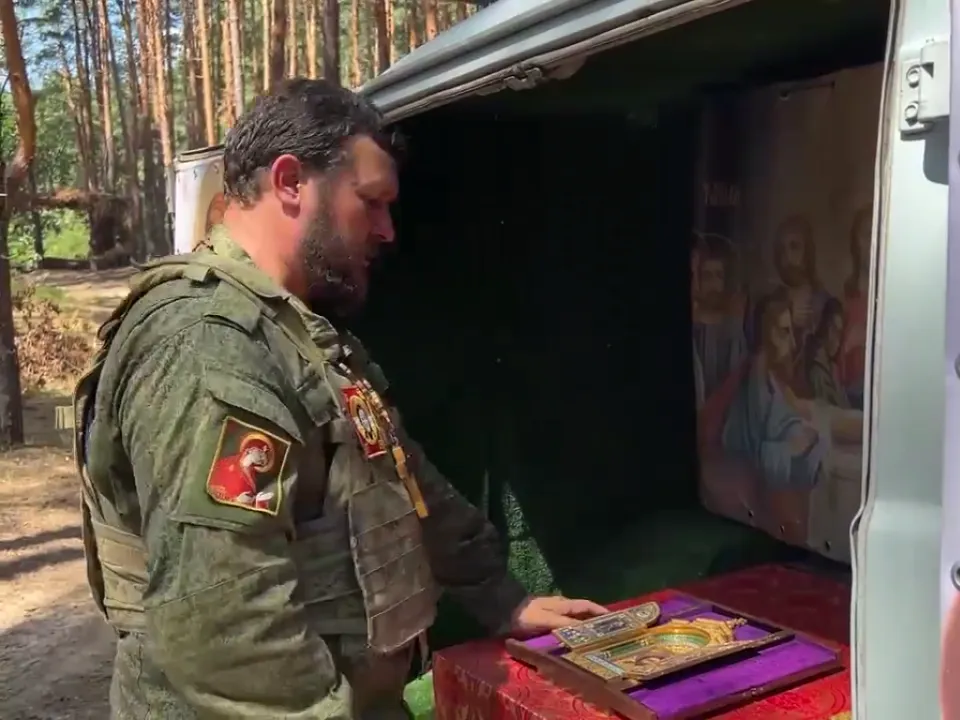 «Таких никогда не видел»: таинственная икона помогла бойцам СВО выжить в заброшенном подвале