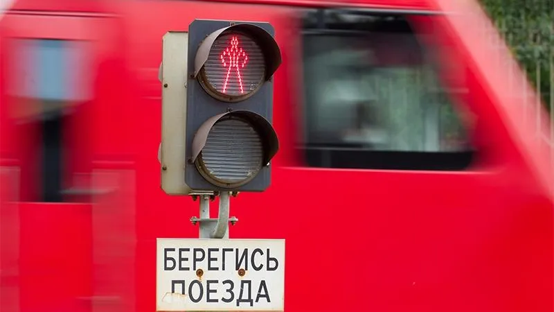 Переходивший пути на красный свет подросток попал под поезд в Воскресенске