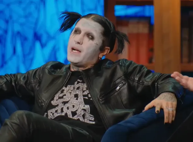 стопкадр из шоу Азамата Мусагалива