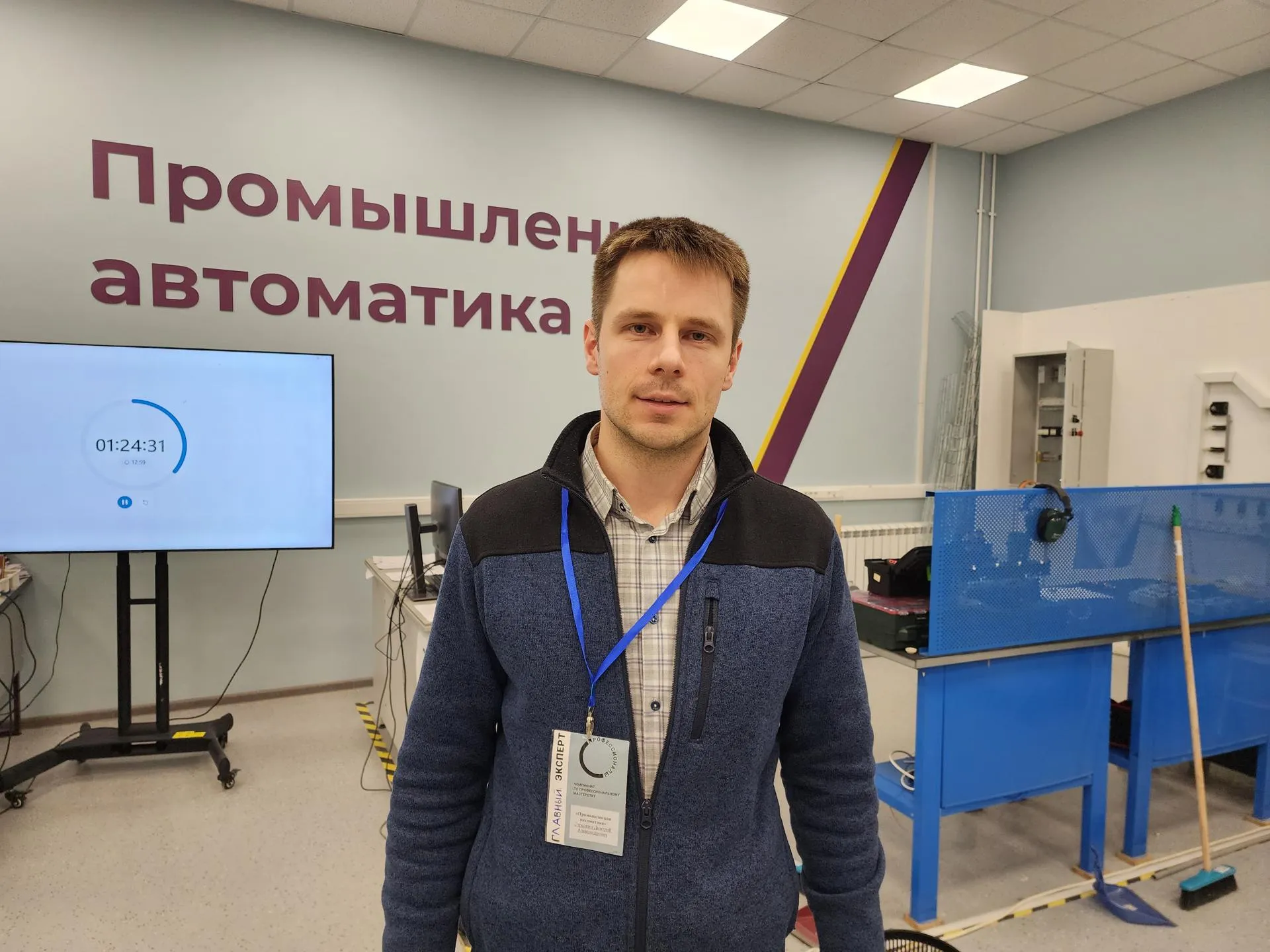 Фото: Ирина Моисеева/Главный эксперт чемпионата по компетенции «Промышленная автоматика» Дмитрий Стрелкин.