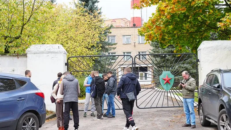 Сотни мобилизованных жителей Подмосковья отправились из военкоматов к местам службы