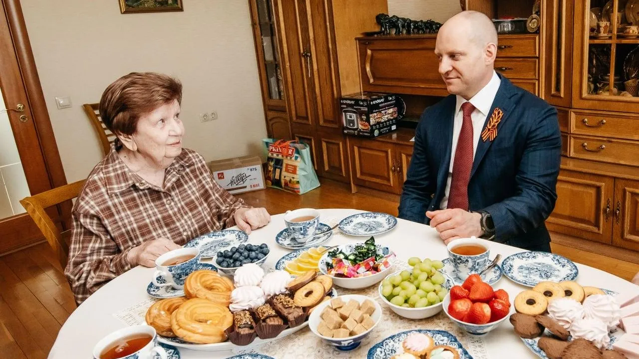 Глава Городского округа Пушкинский поздравил почетного гражданина Ивантеевки Маргариту Олейник с двойным праздником