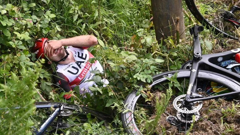 Рейс-директор «Тур де Франс» объяснил, почему на велогонке много завалов