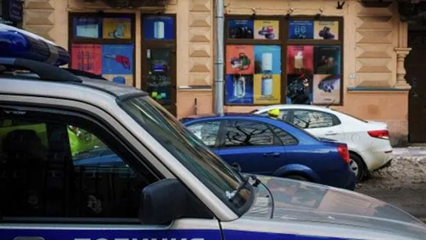 В Петербурге банда подростков ограбила супермаркет