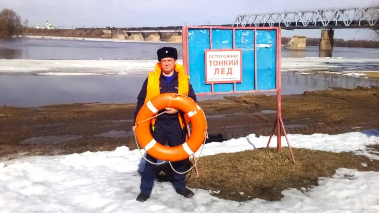 Подмосковные спасатели продолжают следить за безопасностью на водоемах региона