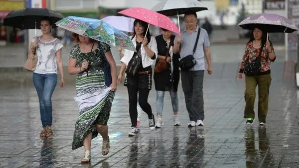 На севере Москвы идет сильный дождь
