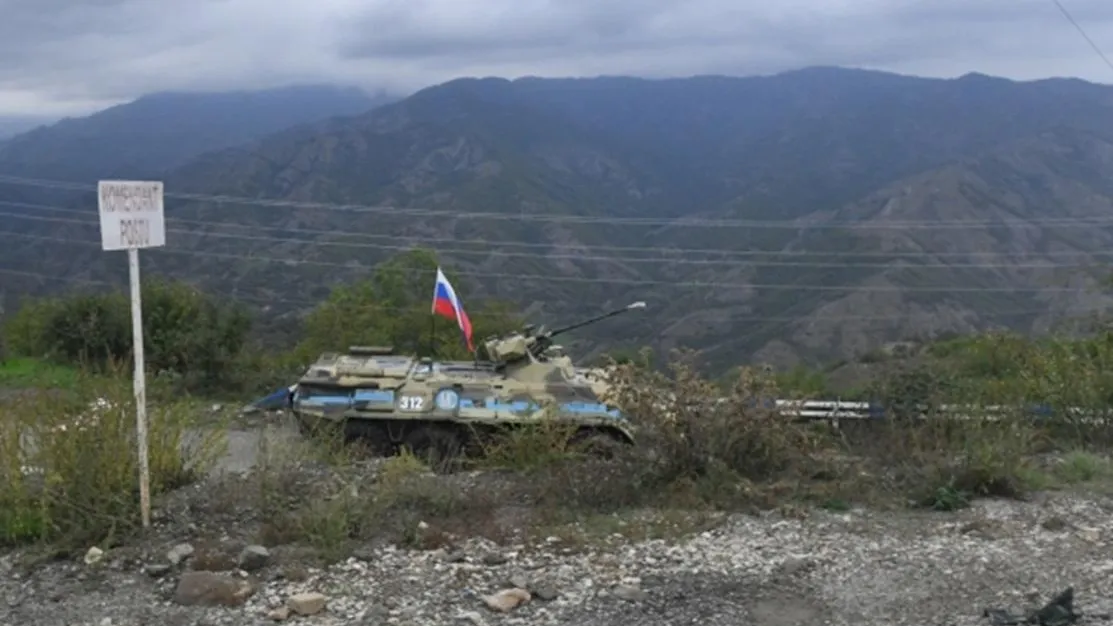 Российский миротворец погиб в Нагорном Карабахе в сошедшем с горной дороги транспорте