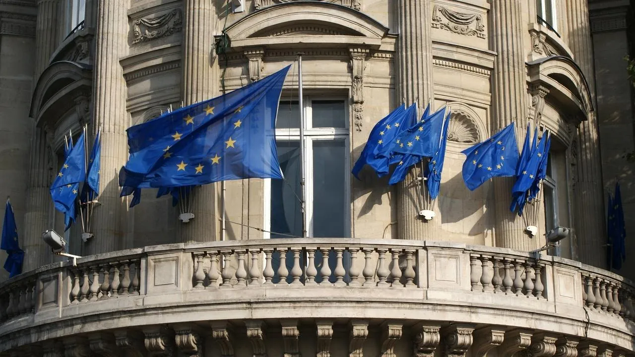 Украинцам придется реально смотреть на жизнь: Европа устала от беженцев из Незалежной
