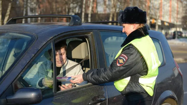 Сотрудницы ГИБДД «поймали» самых прилежных водителей Подмосковья