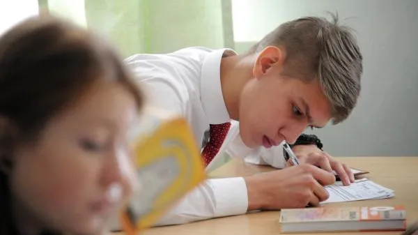 Шестьсот выпускников повторно напишут итоговое сочинение в МО