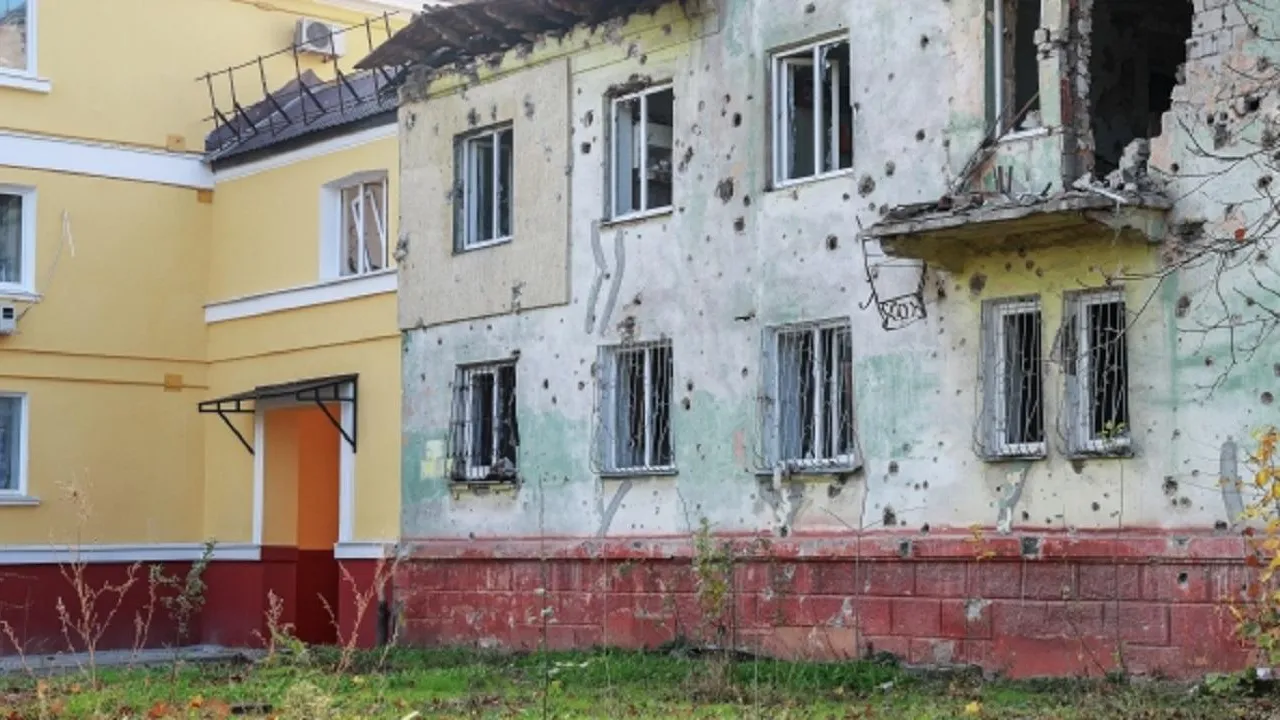 Мужчина с женщиной получили травмы при украинском обстреле Донецка