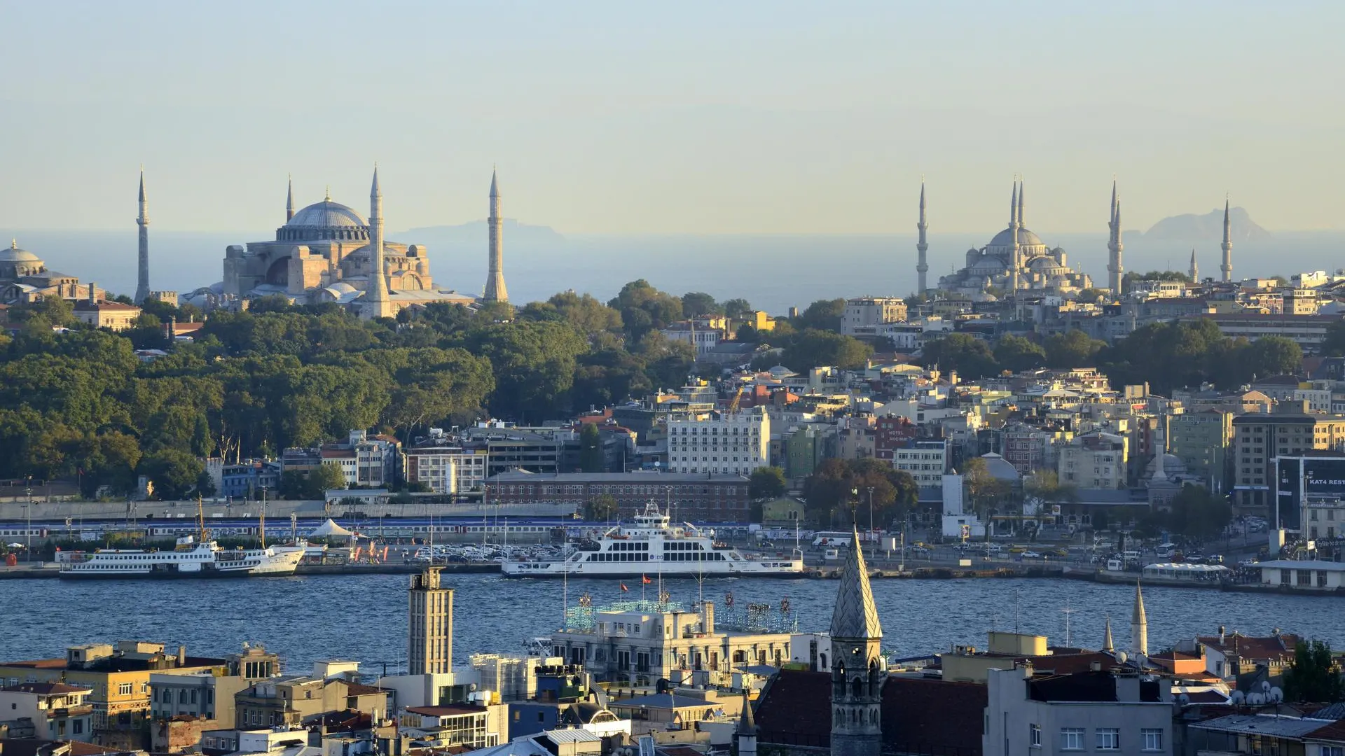 Hans Lippert/imageBROKER.com