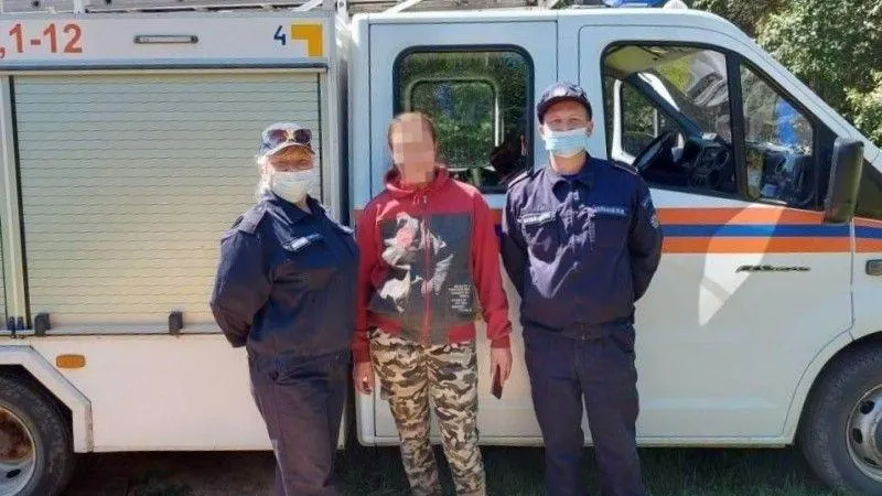 В Можайске спасатели вывели из леса заблудившуюся женщину